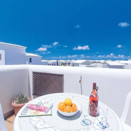 Playa Blanca Sleeps 8 Wifi Willa *