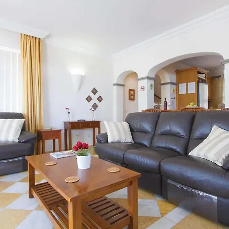 Playa Blanca Sleeps 8 Wifi Willa